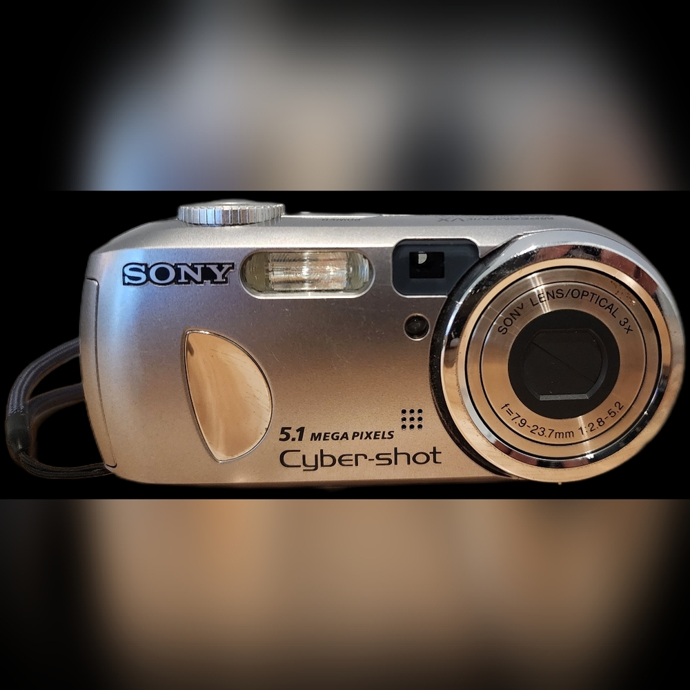 Sony Cybershot DSC-P93 Digital Camera 5.1MP, For Parts Only